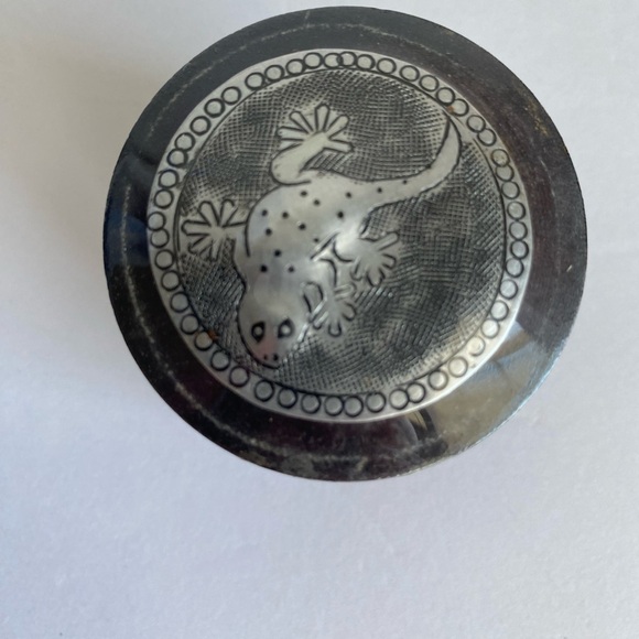 Other - Vtg Round Wood Trinket Pill Box Hand Tooled Embossed With Metal Lizard‎ on Lid